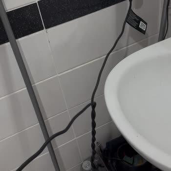 Dyson Airstrait Kablosu Sürekli Sertleşiyor Ve Dolanıyor Kullanımımı Engelliyor