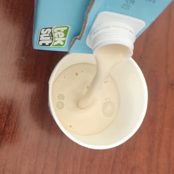 Son Kullanma Tarihi Geçmemiş Laktozsuz Süt Pembe Renkte Çıktı