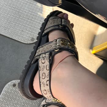 Guess Sandalet Kısa Sürede Ayağımı Yaraladı Mağaza Çözüm Sunmadı