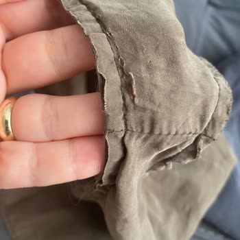 Gaus Kısa Sürede Kullanılamaz Hale Gelen Kıyafetler Ve İade Talepli Mağduriyet