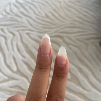 Kırılan Tırnaklar, Yükselen Fiyatlar: Güvensiz Ve İlgisiz Hizmet