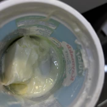 Sütaş Kaymaklı Yoğurt'ta Kıl Çıkması Ve Hijyen Endişesi