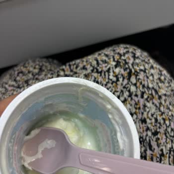 Sütaş Kaymaklı Yoğurt'ta Kıl Çıkması Ve Hijyen Endişesi