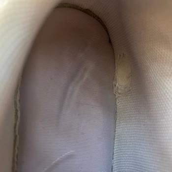 Kısa Sürede Açılan Skechers Ayakkabıya Çözüm Bekliyorum