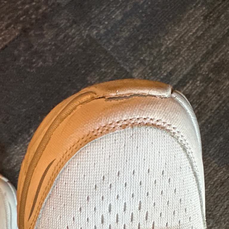 Kısa Sürede Açılan Ayakkabı Ucuna Skechers'tan Ret Cevabı!