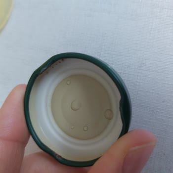 Torku Limonlu İçecekte Paslanmış Kapak Ve Şişe Endişesi