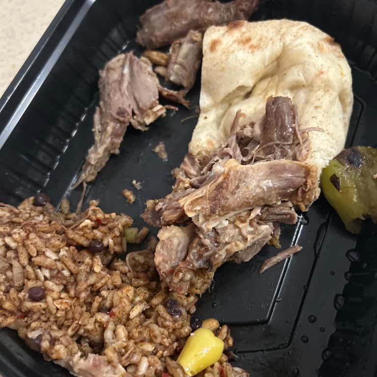 Yüksek Ücretli Yemekte Kötü Hizmet Ve Eksik Ürün Deneyimi