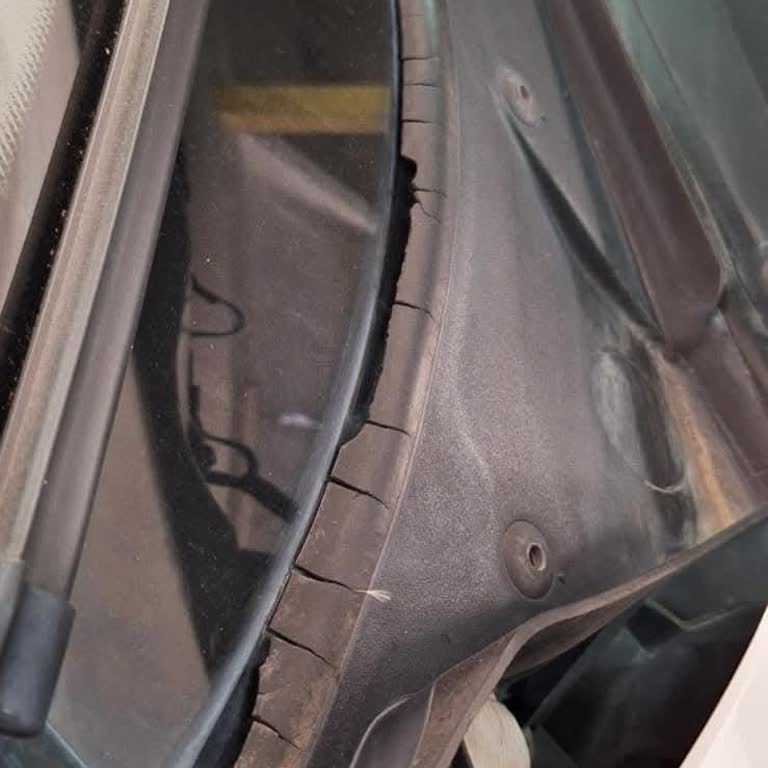 BMW 116i Araçta Kronik Ön Cam Fitili Ve Stop Lambası Sorunu