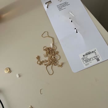 Koton'dan Aldığım Kolyeler Güvenlik Etiketi Nedeniyle Parçalandı, Değişim Veya İade Talep Ediyorum