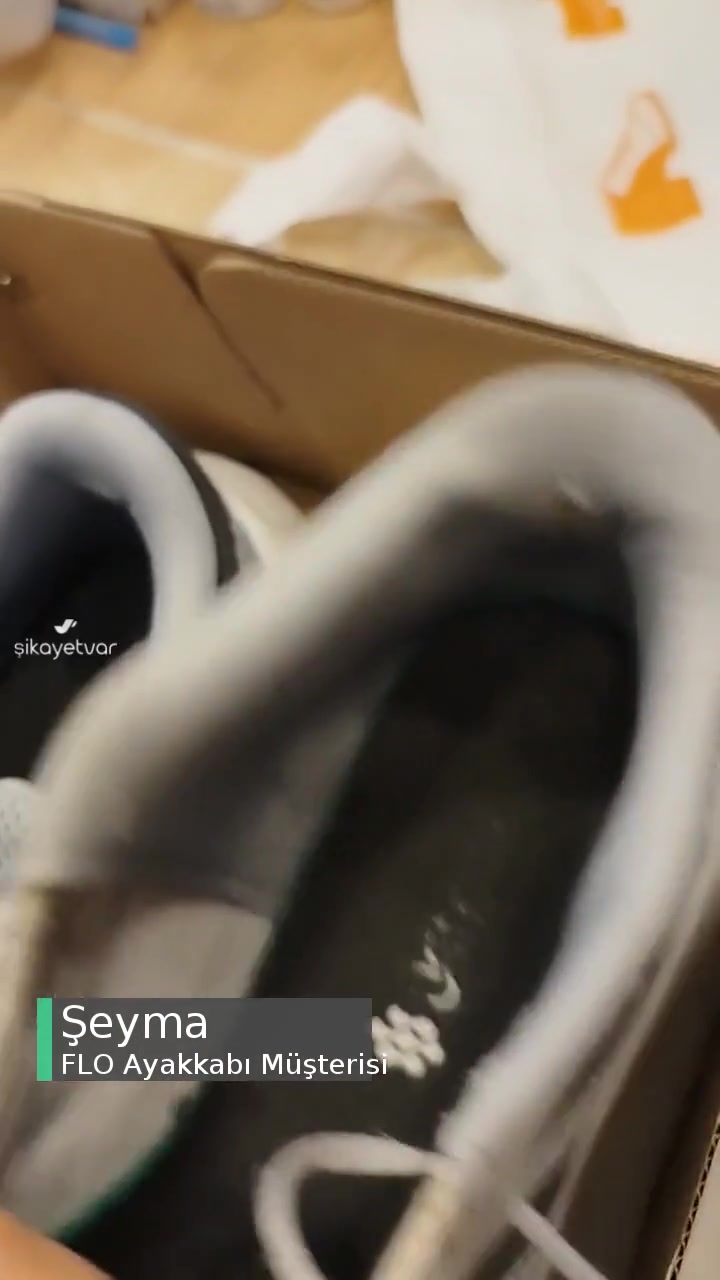 Adidas Ürün Tabanında Yırtılma videonun kapak resmi