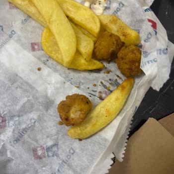 Domino's Siparişimde Hijyen Skandalı: Tavuk Toplarında Ambalaj, Pizzada Şüpheli Nesne!