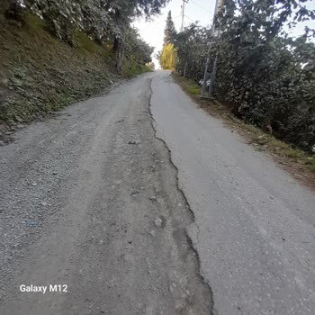 Bakım Bekleyen Yol Araç Trafiğini Ve Çevreyi Olumsuz Etkiliyor