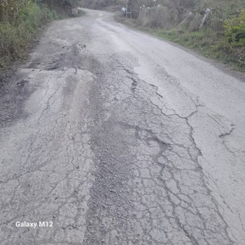 Bakım Bekleyen Yol Araç Trafiğini Ve Çevreyi Olumsuz Etkiliyor