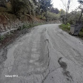 Bakım Bekleyen Yol Araç Trafiğini Ve Çevreyi Olumsuz Etkiliyor