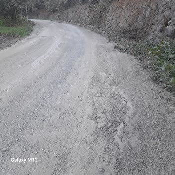 Bakım Bekleyen Yol Araç Trafiğini Ve Çevreyi Olumsuz Etkiliyor