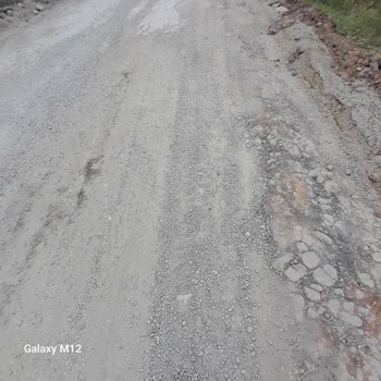 Bakım Bekleyen Yol Araç Trafiğini Ve Çevreyi Olumsuz Etkiliyor