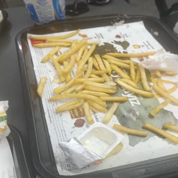 McDonalds Beşiktaş Şubesinde Bayat Ekmek Ve Sert Patateslerle Büyük Hayal Kırıklığı