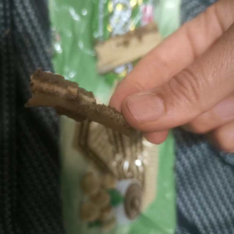 Eti Hoşbeş Gofret İçinden Yabancı Cisim Çıkması Ve Mağduriyet