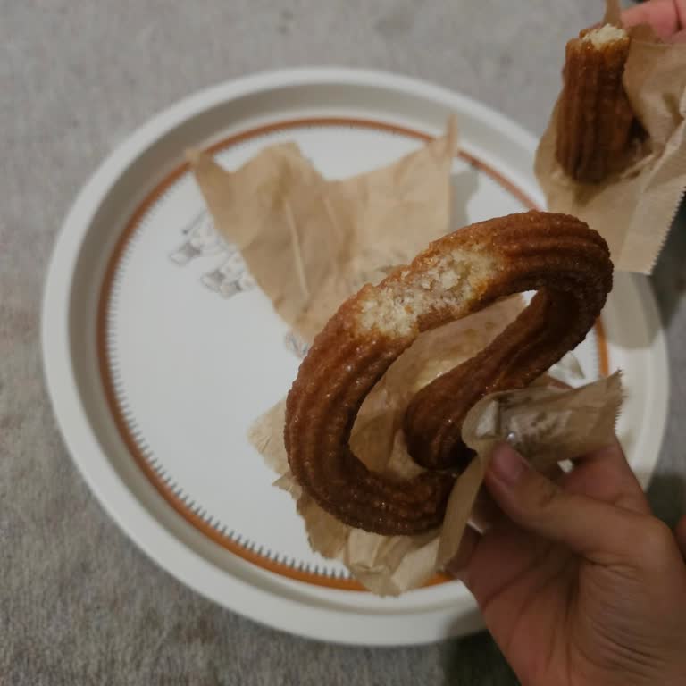 Bilge Tatlı Salonu Tatlının İçi Çiğ Gibiydi, Ekşi Ve Bayat Bir Tadı Vardı!