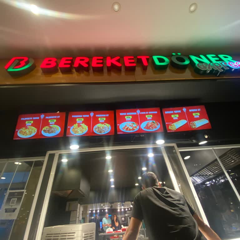 Bereket Döner'de Bayat Ürünler Ve İlgisiz Çalışanlar Hayal Kırıklığı Yarattı