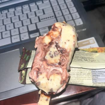 Erimiş Ve Bozuk Magnum Mini Bademli Teslimatı