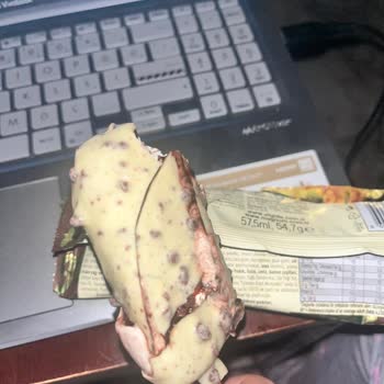 Erimiş Ve Bozuk Magnum Mini Bademli Teslimatı