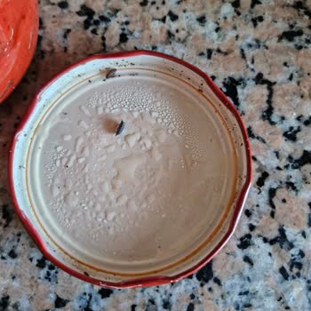 Satın Aldığım Domates Salçasında Böcek Ve Kapakta Kararma Sorunu