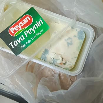 Son Kullanma Tarihi Geçmemiş Peynirin Küflenmesi Ve Mağaza İlgisizliği