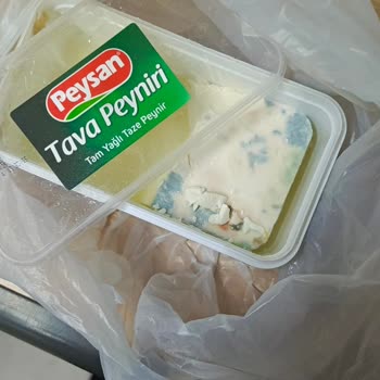 Son Kullanma Tarihi Geçmemiş Peynirin Küflenmesi Ve Mağaza İlgisizliği