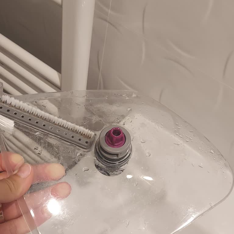 Parex Wandero Temizlik Setinin Kapağı Yamuldu, Yedek Parça Bulunamıyor