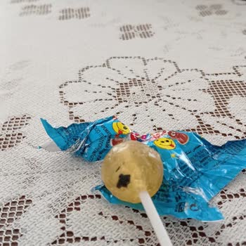Lollipop Kutusundan Çıkan Şekerin Üzerindeki Kıl Ve Hijyen Endişesi