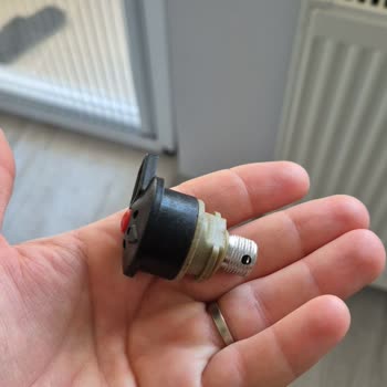 İade Talebime Mağaza Sorumlusunun İlgisizliği Ve Hijyen Sorunu