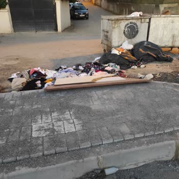 Çöplerin Toplanmaması Nedeniyle Kötü Koku Ve Çevre Kirliliği
