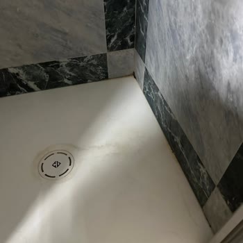 Kirli Daire, Eksik Havlu Ve İlgisiz Ev Sahibi Nedeniyle Paris'te Mağduriyet Yaşadım