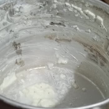 Sağlıksız Ve Deforme Yoğurt Kabı Nedeniyle Endişeliyim