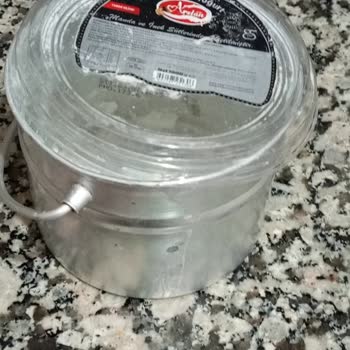 Sağlıksız Ve Deforme Yoğurt Kabı Nedeniyle Endişeliyim