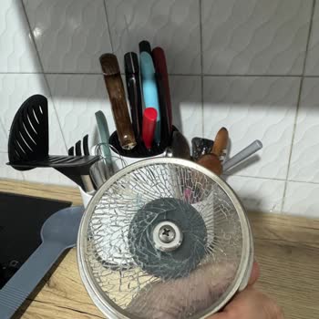 Korkmaz Çaydanlık Kapağı Kendi Kendine Çatladı, Ücretsiz Değişim Talebi