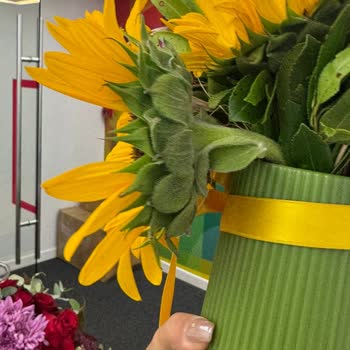 Doğum Günü İçin Gönderilen Bayat Ve Eksik Teslim Edilen Çiçek Hayal Kırıklığı Yarattı