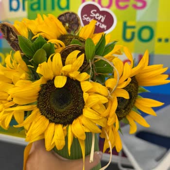 Doğum Günü İçin Gönderilen Bayat Ve Eksik Teslim Edilen Çiçek Hayal Kırıklığı Yarattı