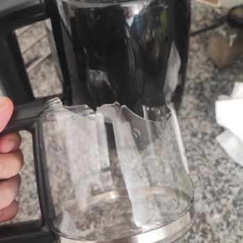 Philips Çaycı Demliğinin Kapağı Kapanınca Camı Aniden Patladı, Mağdur Oldum