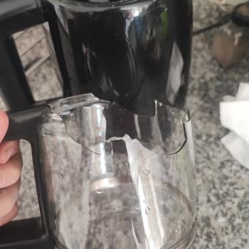 Philips Çaycı Demliğinin Kapağı Kapanınca Camı Aniden Patladı, Mağdur Oldum