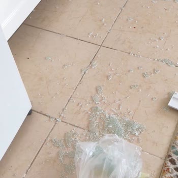 Vestel Buzdolabı Camı Kendi Kendine Patladı Garanti Kapsamı Belirsizliği