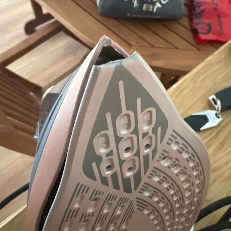 Philips Azur 8000 Ütü Tabanı Kolayca Kırıldı, Ücretsiz Tamir Veya Değişim Talebi