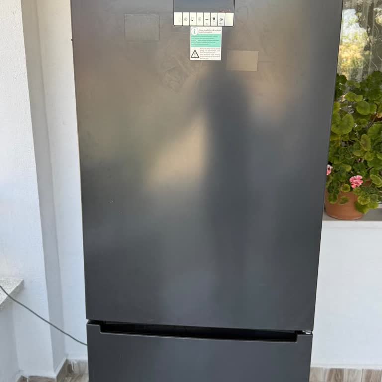 Teknik Servis Sonrası Buzdolabı Motoru Yandı, Ücretsiz Değişim Talebi