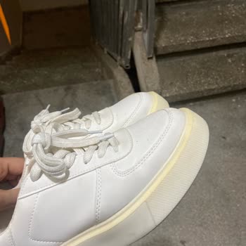 Satın Aldığım Ayakkabının Tabanı Hızla Sarardı, İade Talebime Dönüş Yapılmadı