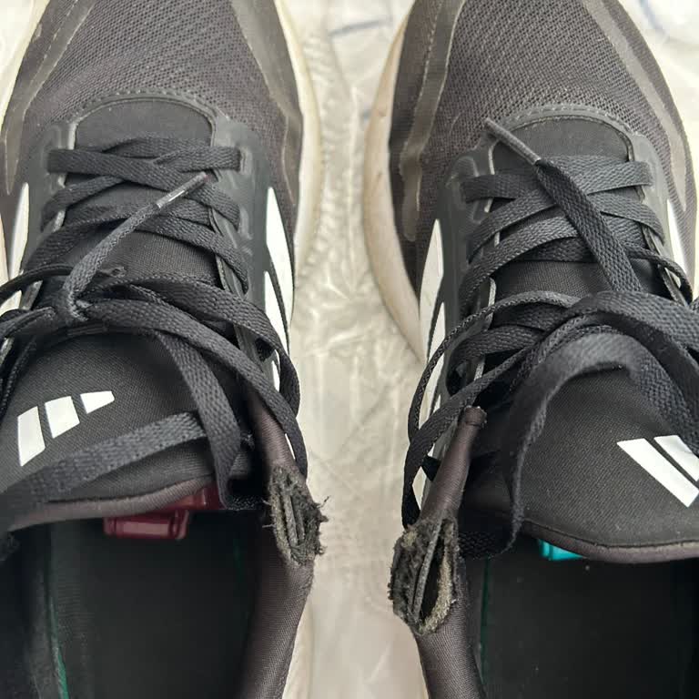 Aldığım Adidas Ayakkabının Kısa Sürede Yırtılması Şaşırtıcı