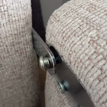 Kırık Koltuk İçin Haftalardır Çözüm Bekliyorum