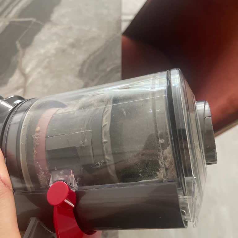 I Face Dust Bin Closure Problem with Dyson V12 and Get Only Paid Replacement Offer