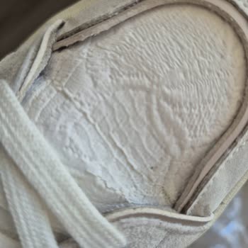 İpekyol'dan Alınan Sneaker'da Kısa Sürede Çatlama Ve Açılma Sorunu