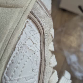 İpekyol'dan Alınan Sneaker'da Kısa Sürede Çatlama Ve Açılma Sorunu